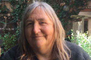 Andrea Sam im Garten vom Cafe Maasen in Dinkelsbühl