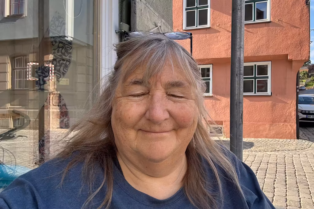 Andrea Sam in Dinkelsbühl mit geschlossenen Augen